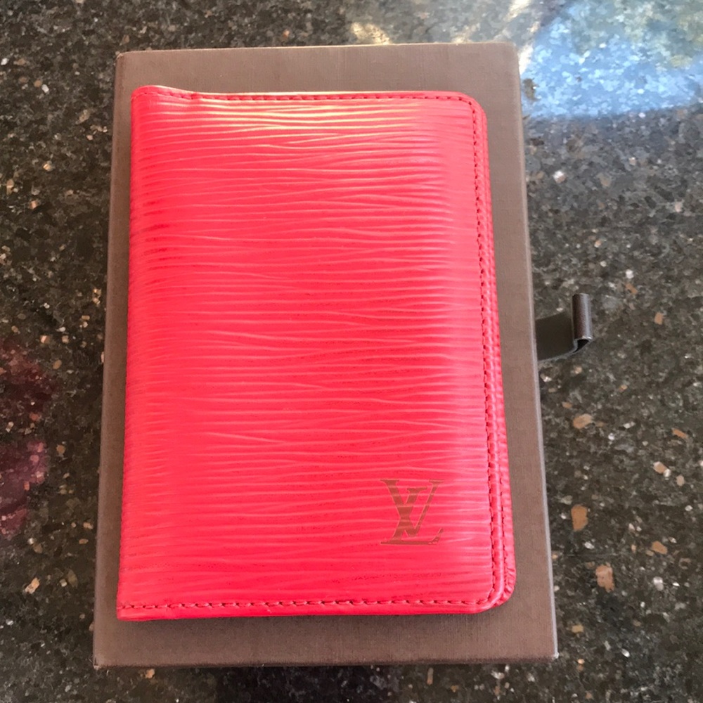 🥰Preloved LV Red Epi Card Case Pocket Organizer